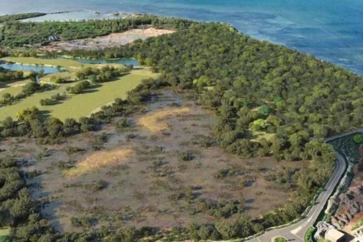 Rivière Noire - Building plots for sale on a golf course