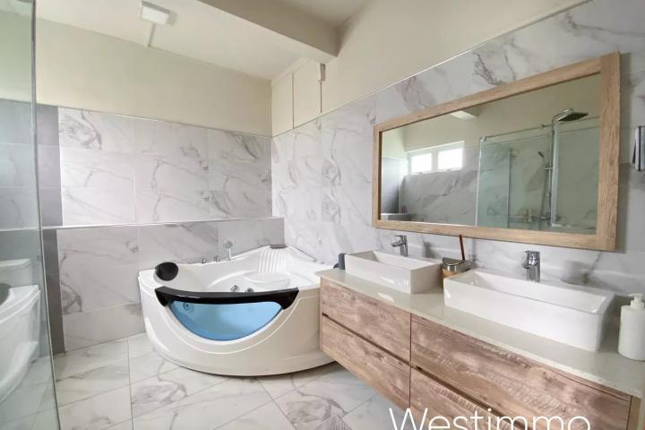 CALODYNE – Magnifique Villa moderne avec piscine proche lagon à louer