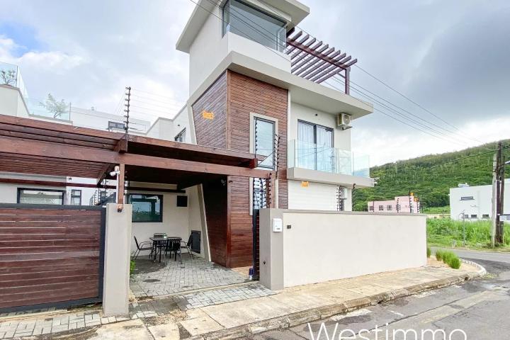 Sodnac – Maison moderne meublée à louer à Sodnac avec piscine et rooftop à Quatre Bornes