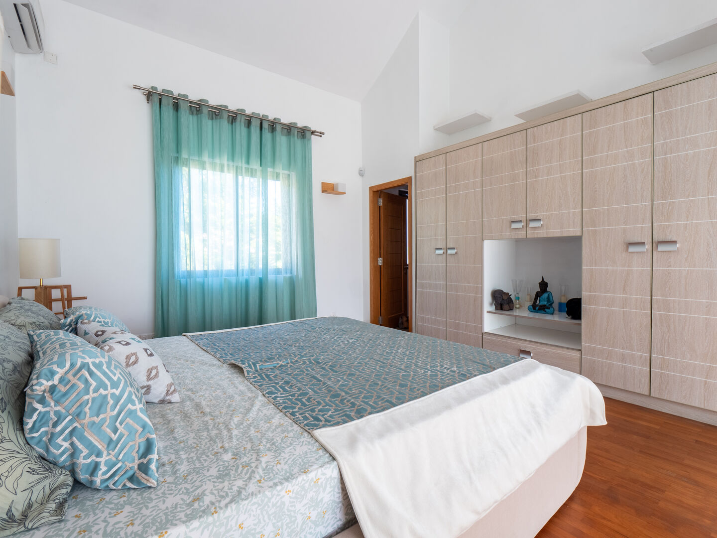 Villa 3 chambres en suite , piscine et jacuzzi