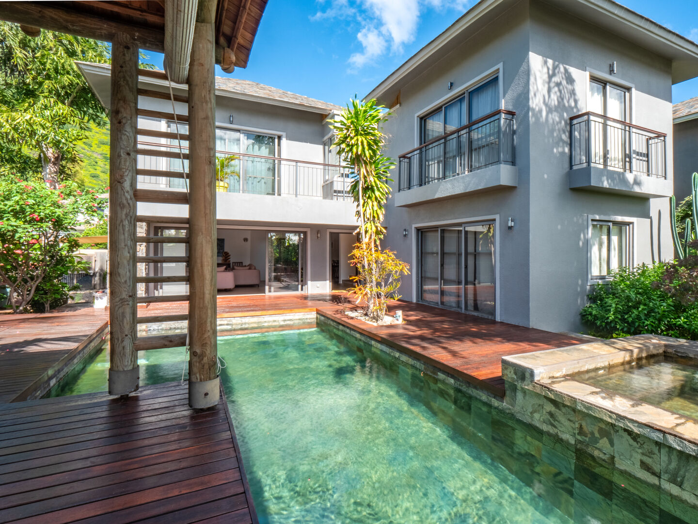 Villa 3 chambres en suite , piscine et jacuzzi