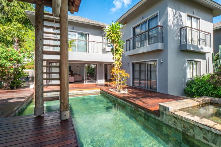 Villa 3 chambres en suite , piscine et jacuzzi à vendre à Tamarin