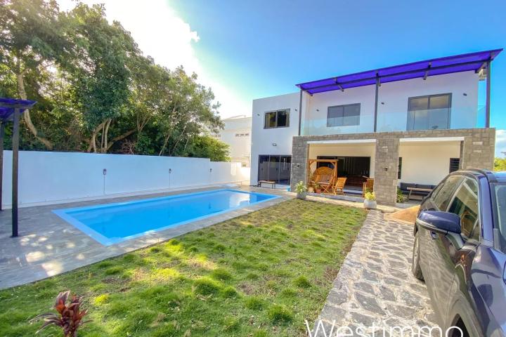 Location long terme Villa moderne neuve avec piscine à Calodyne