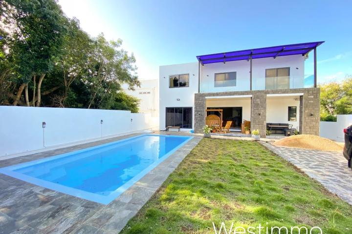 Location long terme Villa moderne neuve avec piscine à Calodyne