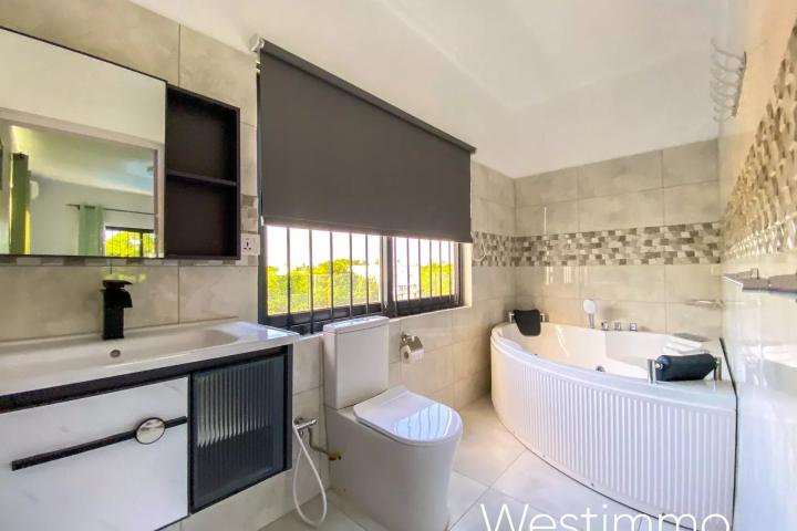 Location long terme Villa moderne neuve avec piscine à Calodyne