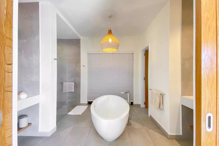 Appartement pieds dans l'eau en location de vacances à Péreybère