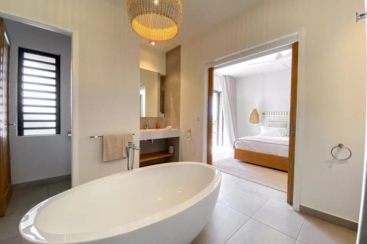 Appartement pieds dans l'eau en location de vacances à Péreybère