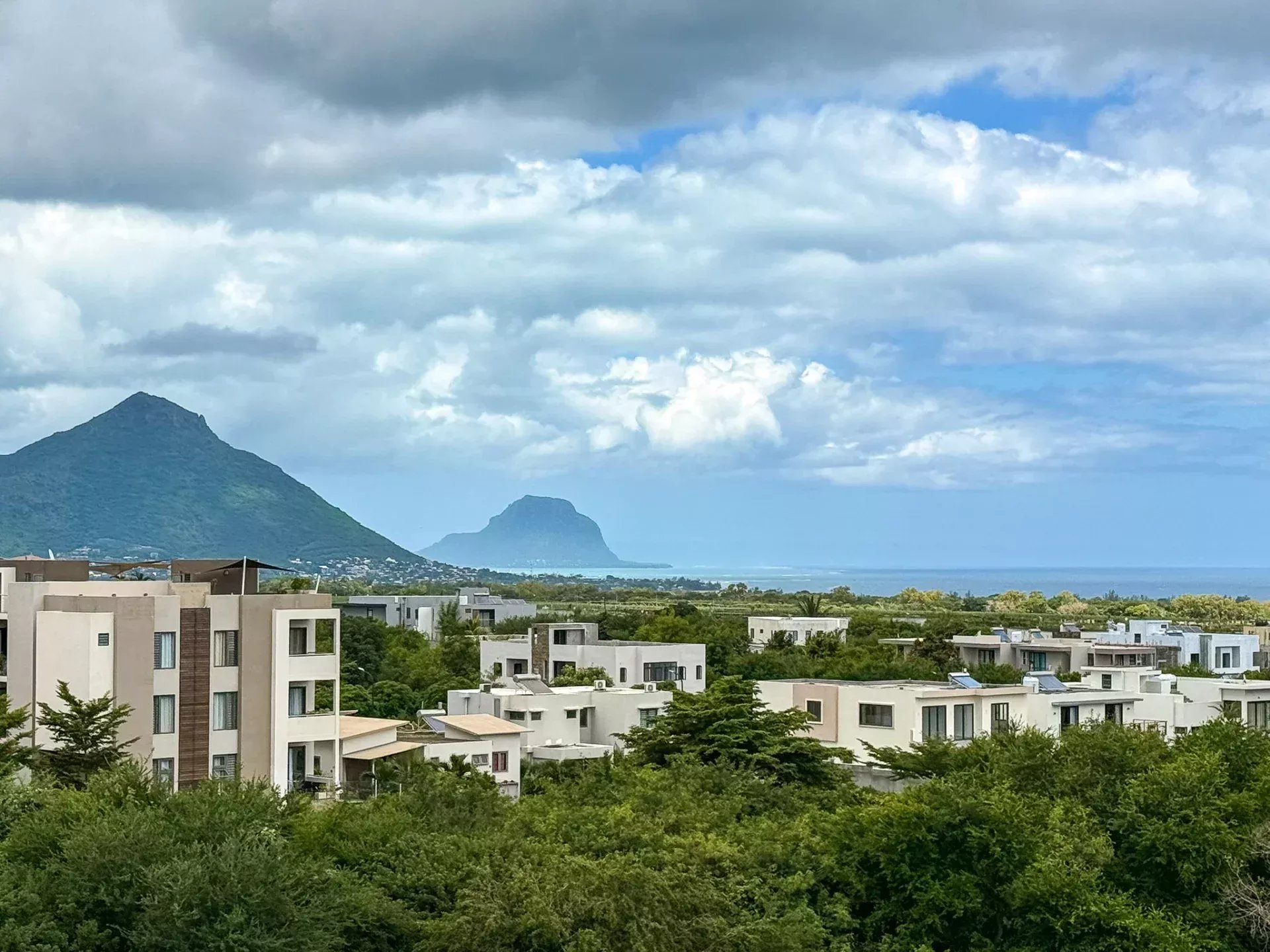 3-bedroom apartment with private rooftop and sea view in Flic en Flac