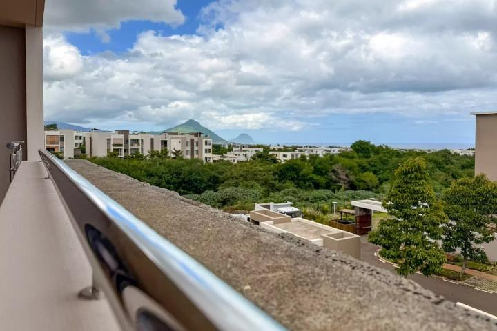 3-bedroom apartment with private rooftop and sea view in Flic en Flac