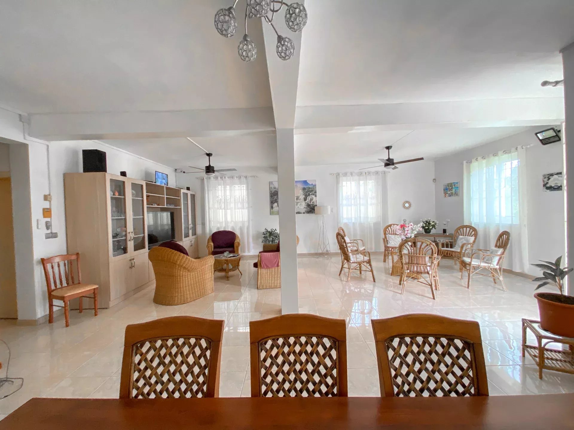 PEREYBERE – Location saisonnière Appartement 3 chambres en rez-de-chaussée de villa