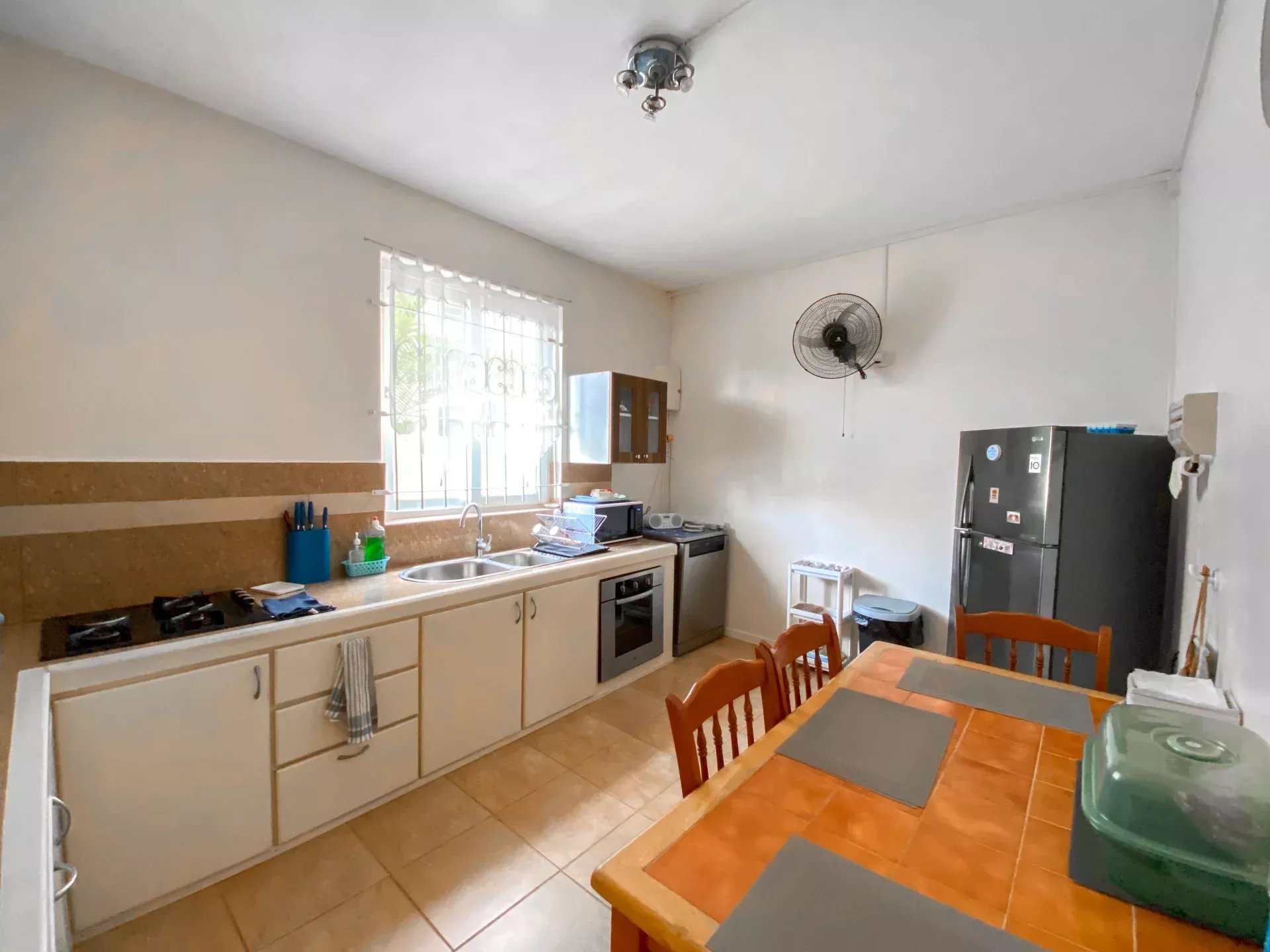 PEREYBERE – Location saisonnière Appartement 3 chambres en rez-de-chaussée de villa