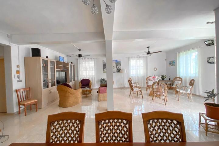 PEREYBERE - seasonal rental, 3-bedroom ground-floor villa apartment