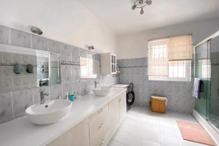 PEREYBERE - seasonal rental, 3-bedroom ground-floor villa apartment