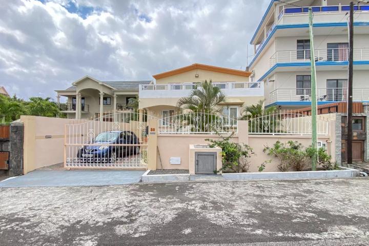 PEREYBERE – Location saisonnière Appartement 3 chambres en rez-de-chaussée de villa
