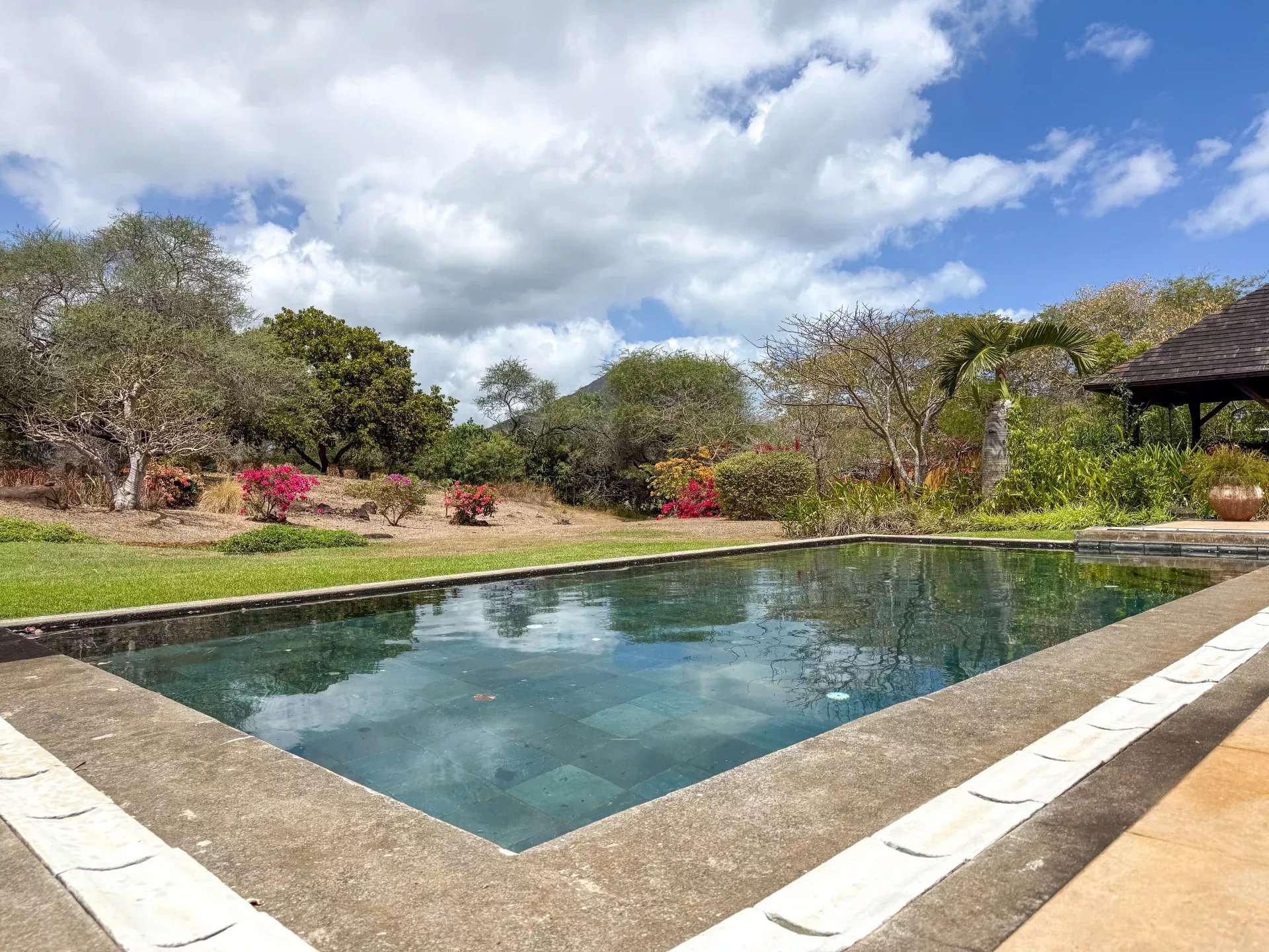 Villa à vendre à Tamarin avec piscine privée sur terrain de 4 000 m²