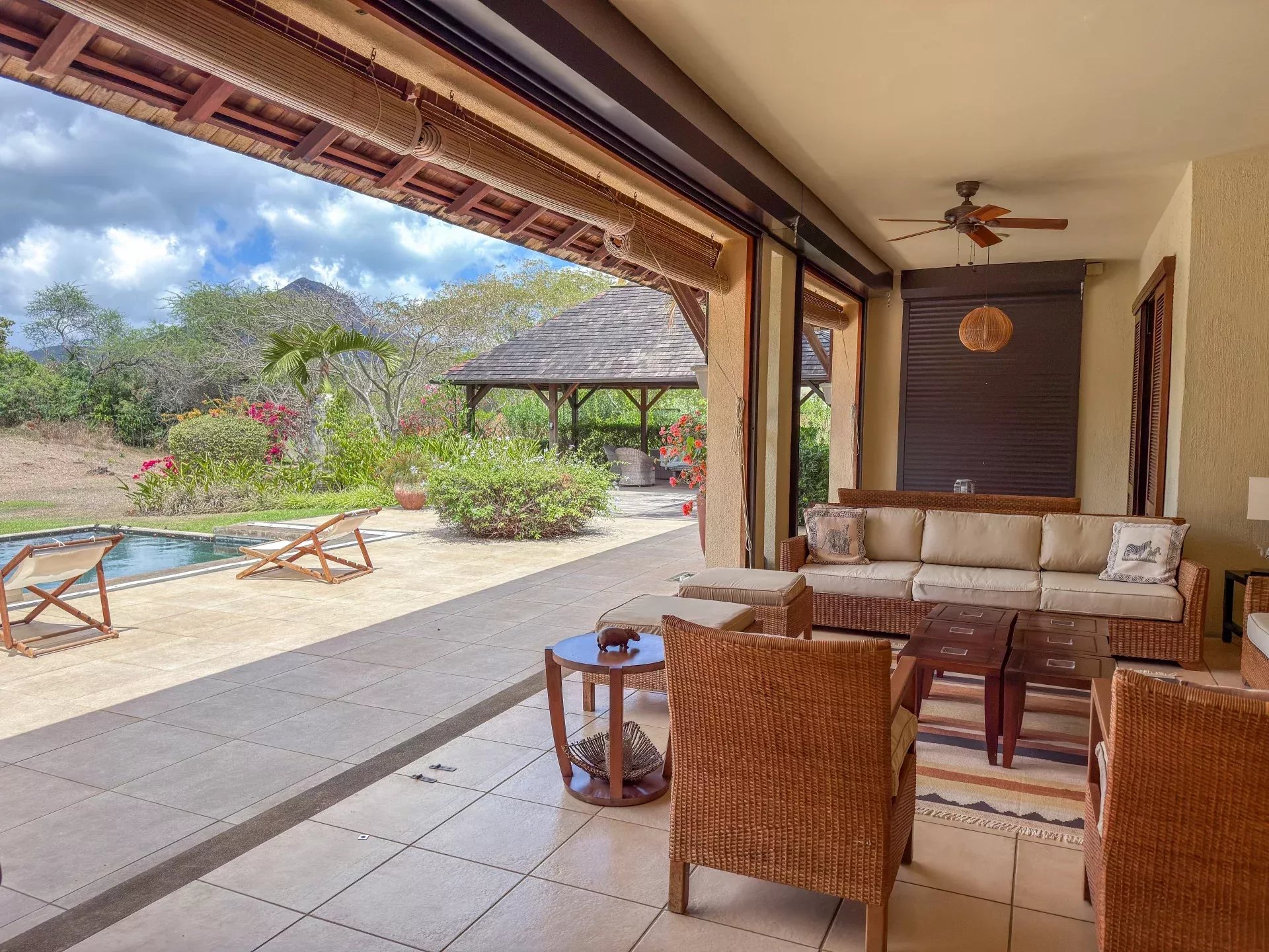 Villa à vendre à Tamarin avec piscine privée sur terrain de 4 000 m²