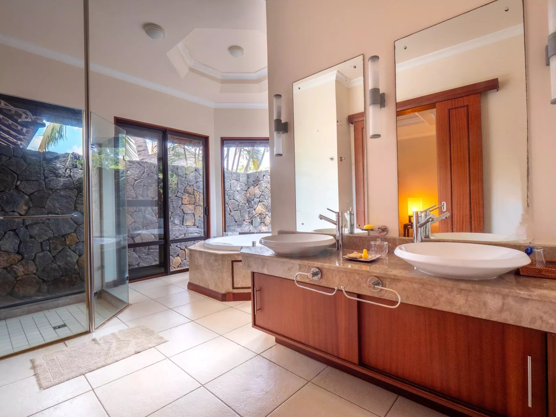 Villa à vendre à Tamarin avec piscine privée sur terrain de 4 000 m²