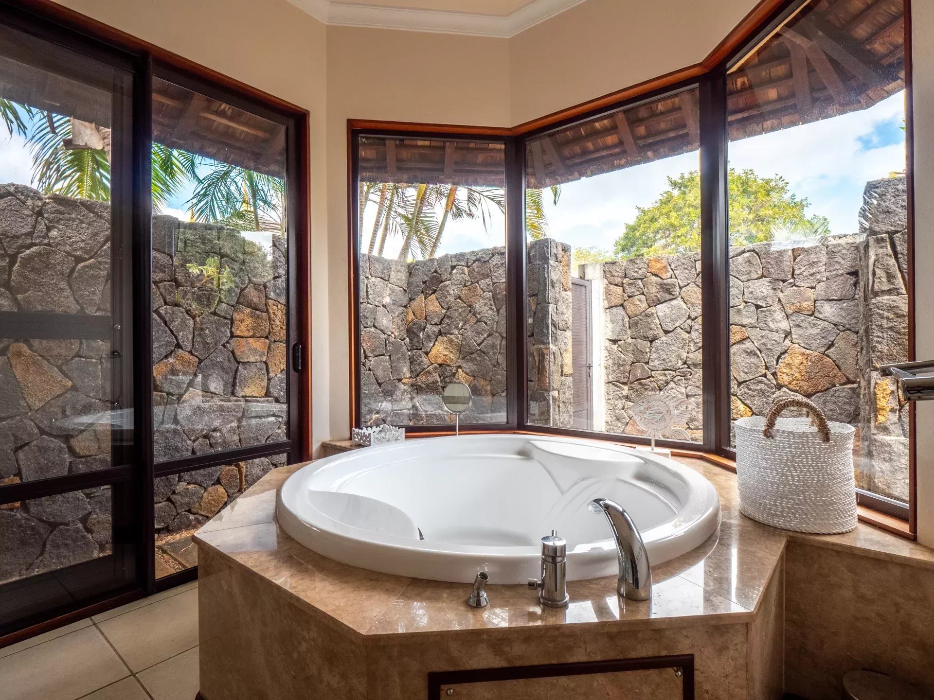 Villa à vendre à Tamarin avec piscine privée sur terrain de 4 000 m²