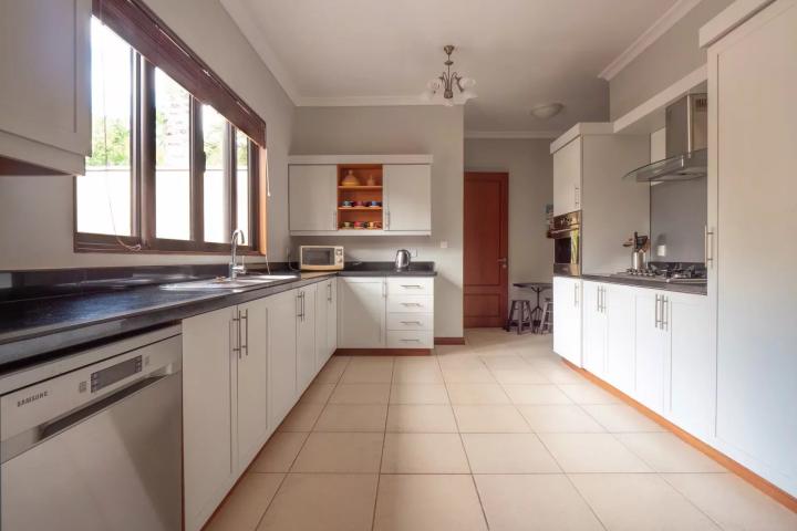 Вилла в Tamarin с частным бассейном на участке 4 000 м²