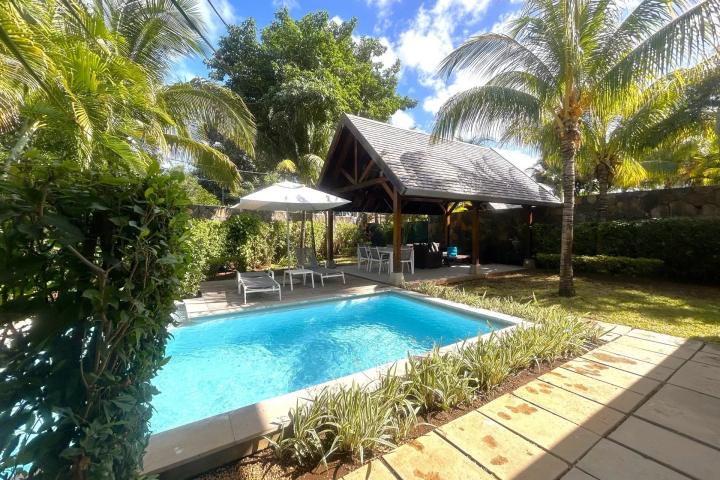 Villa premium à vendre avec jardin tropical et architecture contemporaine à Tamarin