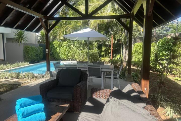 Villa premium à vendre avec jardin tropical et architecture contemporaine à Tamarin
