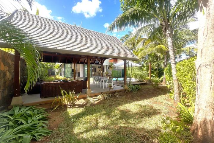 Villa premium à vendre avec jardin tropical et architecture contemporaine à Tamarin