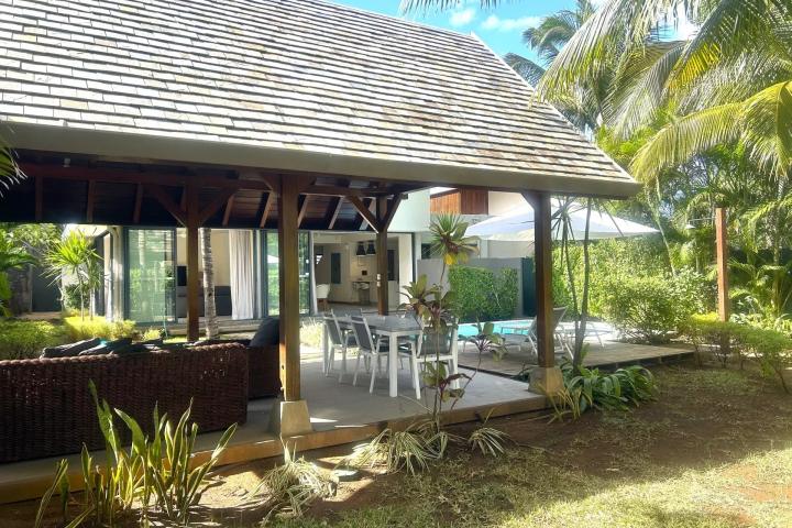Villa premium à vendre avec jardin tropical et architecture contemporaine à Tamarin