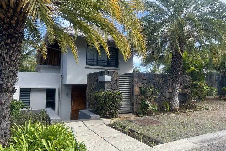 Villa premium à vendre avec jardin tropical et architecture contemporaine à Tamarin