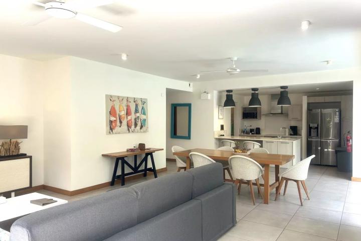 Villa premium à vendre avec jardin tropical et architecture contemporaine à Tamarin