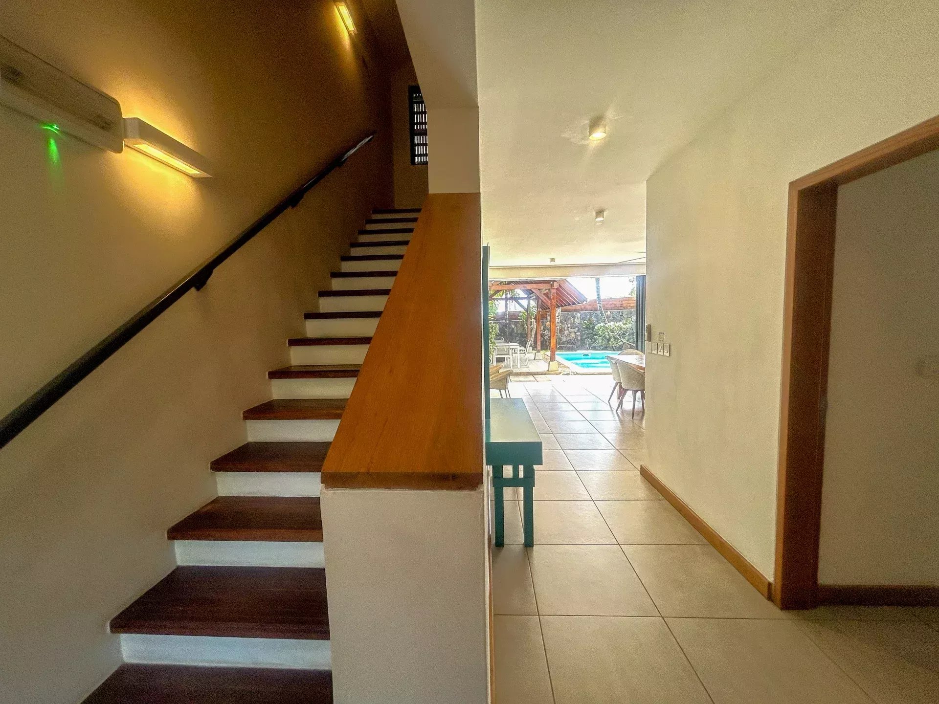 TAMARIN – Villa à vendre avec piscine privée et 3 chambres sur 482 m²