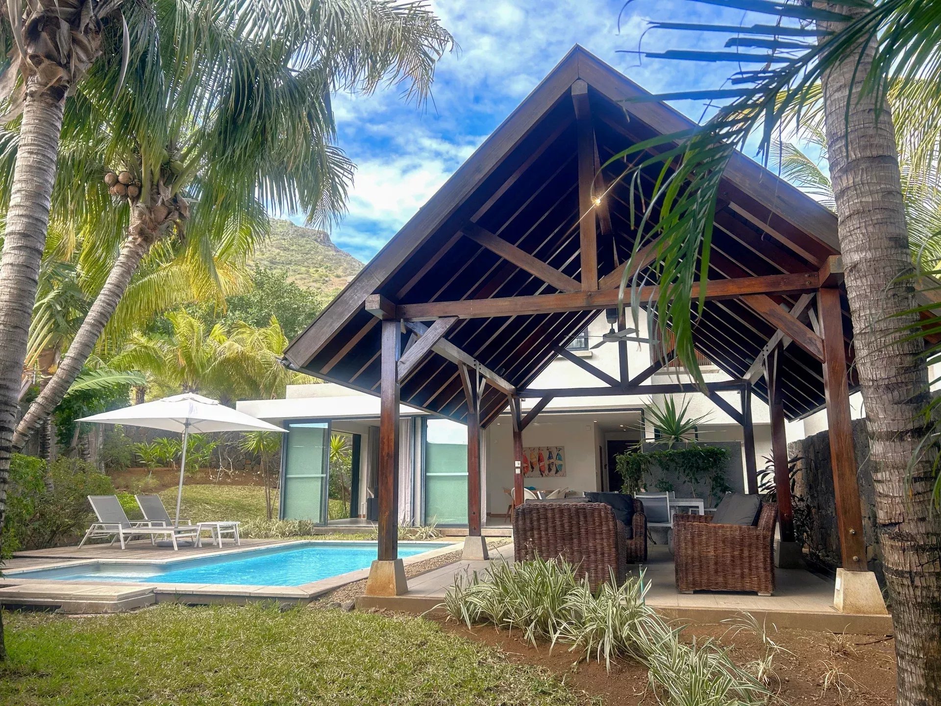 TAMARIN – Villa à vendre avec piscine privée et 3 chambres sur 482 m²