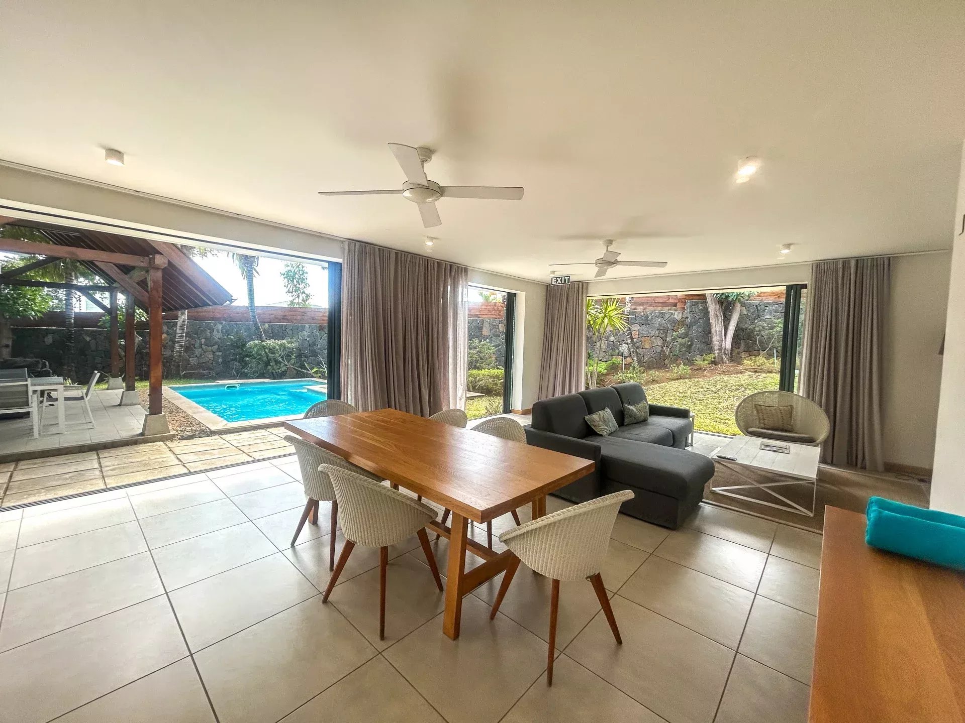 TAMARIN – Villa à vendre avec piscine privée et 3 chambres sur 482 m²