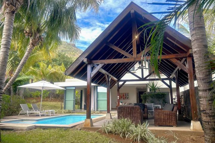 TAMARIN - 3-bedroom villa with private pool on 482 sq m plot