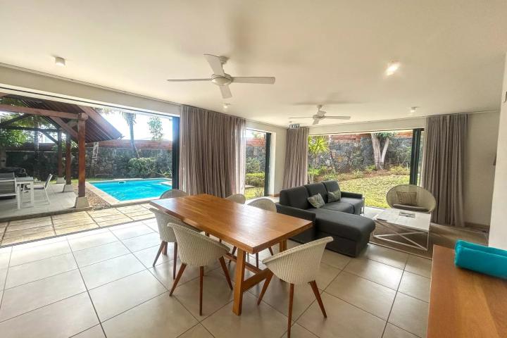 TAMARIN - 3-bedroom villa with private pool on 482 sq m plot