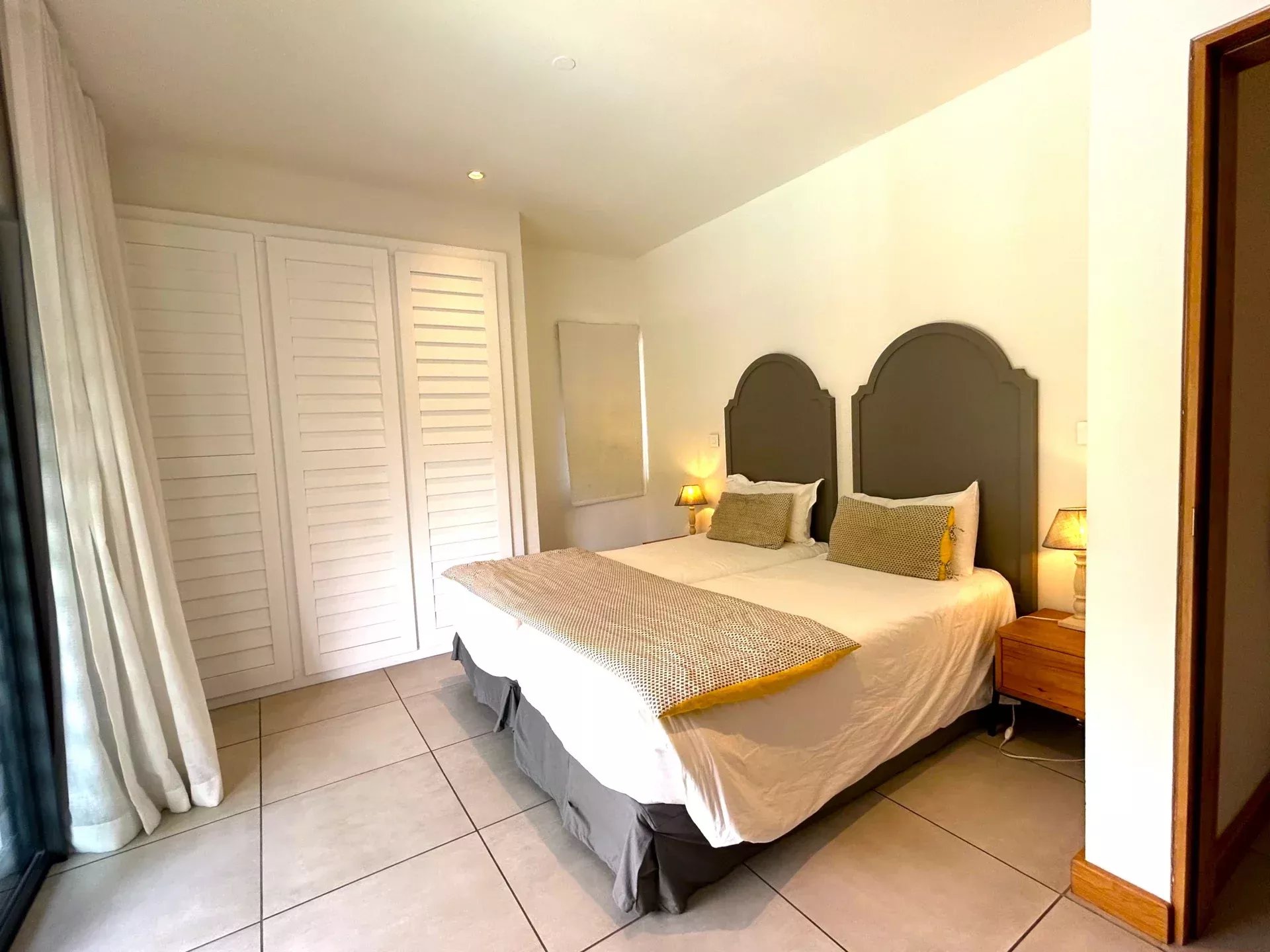 Villa contemporaine avec piscine privée et jardin paysager