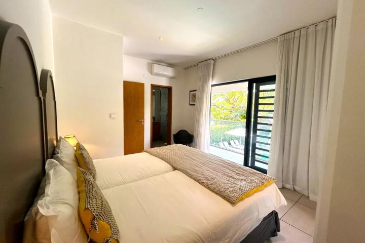 Villa contemporaine avec piscine privée et jardin paysager à vendre à Tamarin
