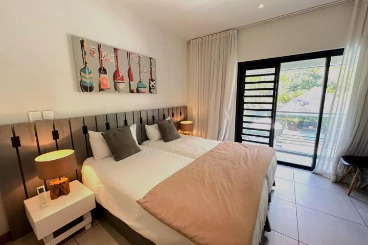 Villa contemporaine avec piscine privée et jardin paysager à vendre à Tamarin
