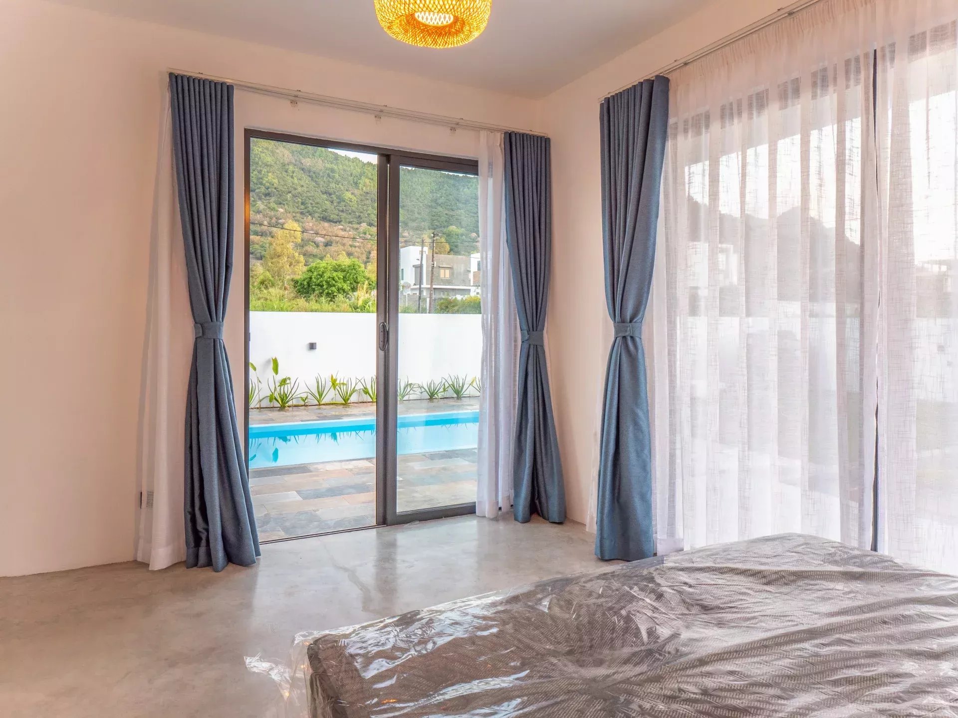 Villa neuve avec piscine privée à louer à La Gaulette