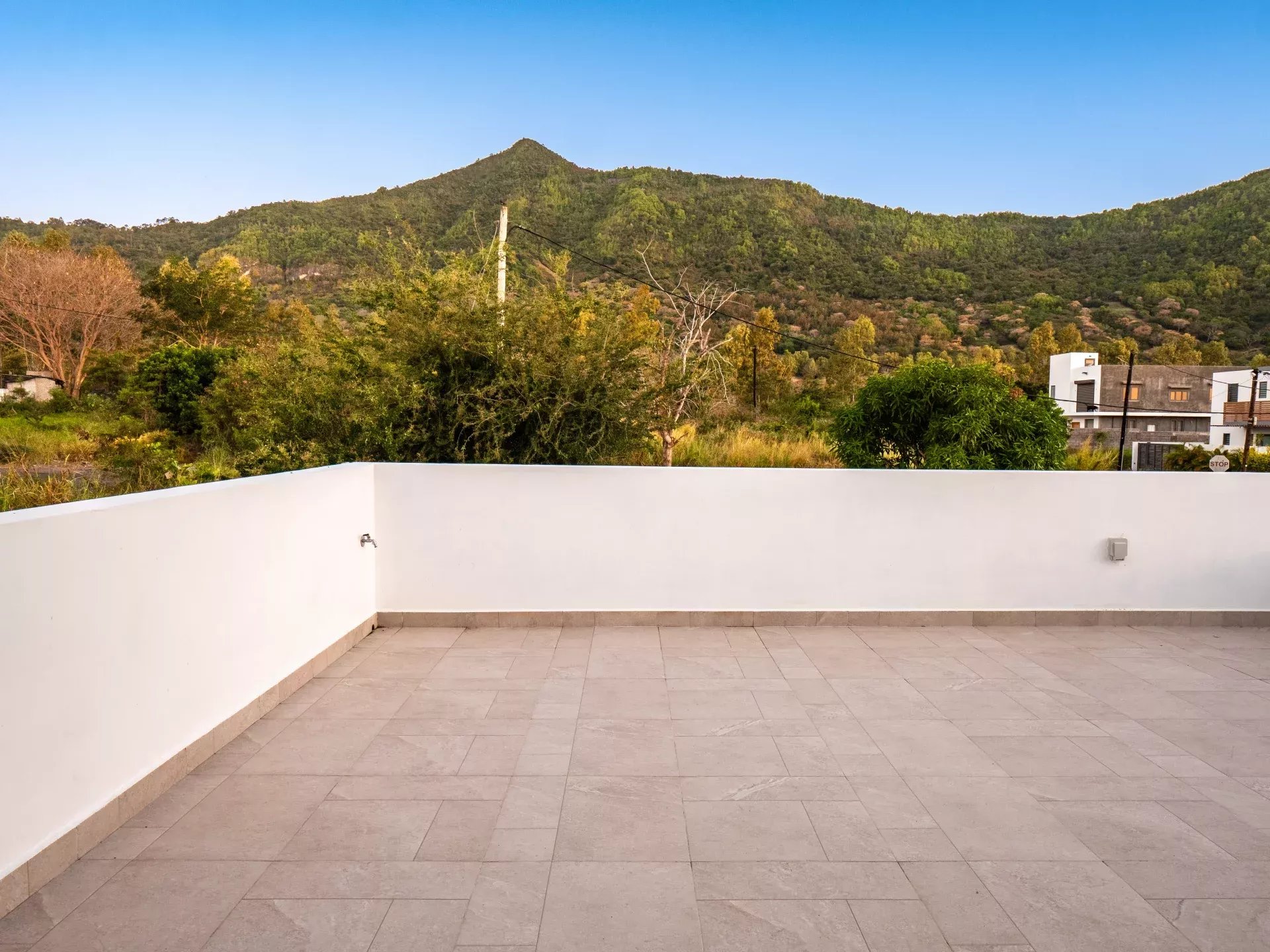 Villa neuve avec piscine privée à louer à La Gaulette