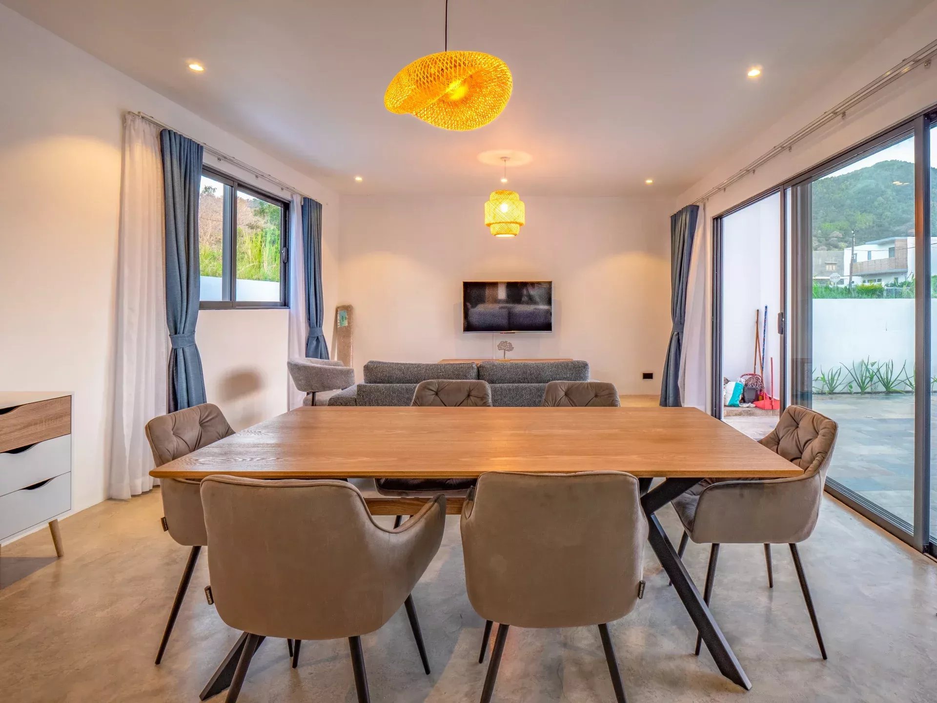 Villa neuve avec piscine privée à louer à La Gaulette