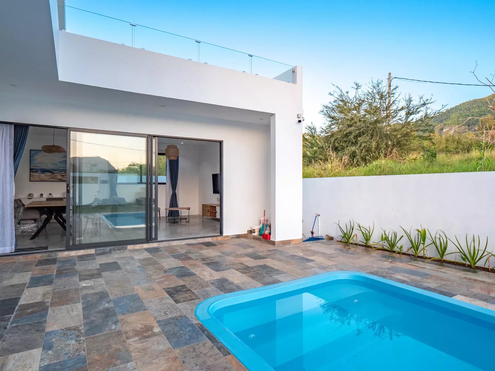 Villa neuve avec piscine privée à louer à La Gaulette