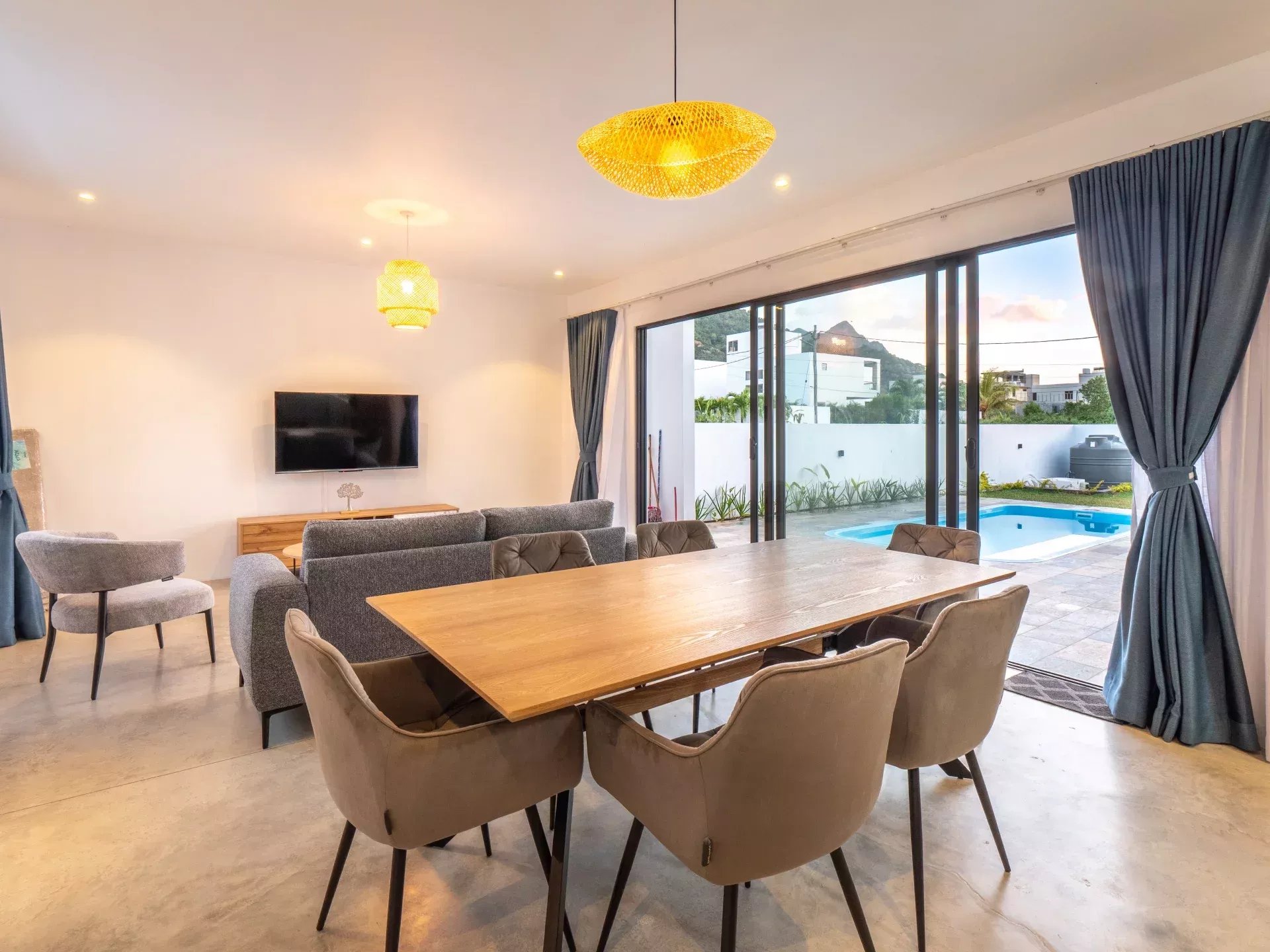 Villa neuve avec piscine privée à louer à La Gaulette