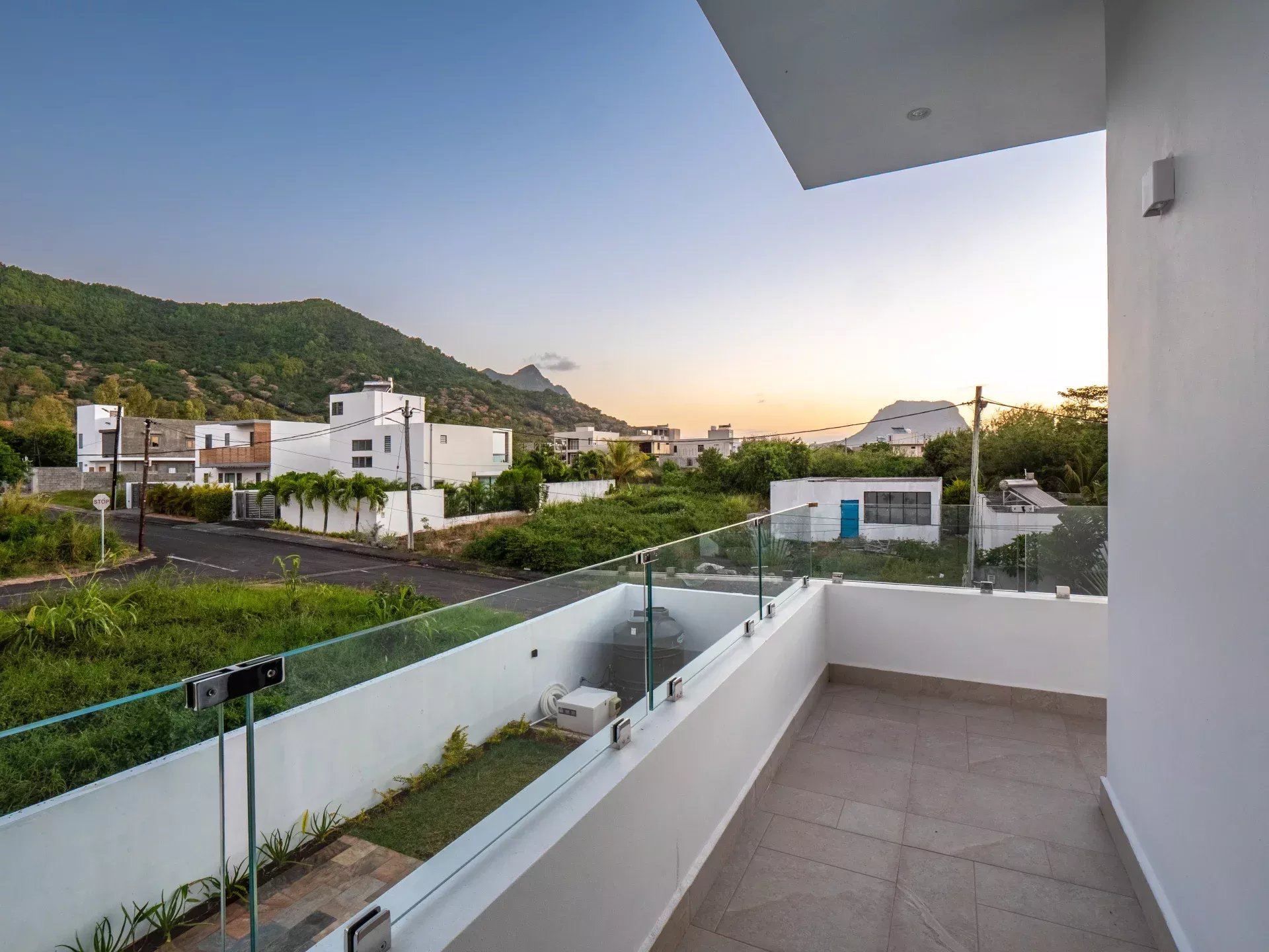Villa neuve avec piscine privée à louer à La Gaulette
