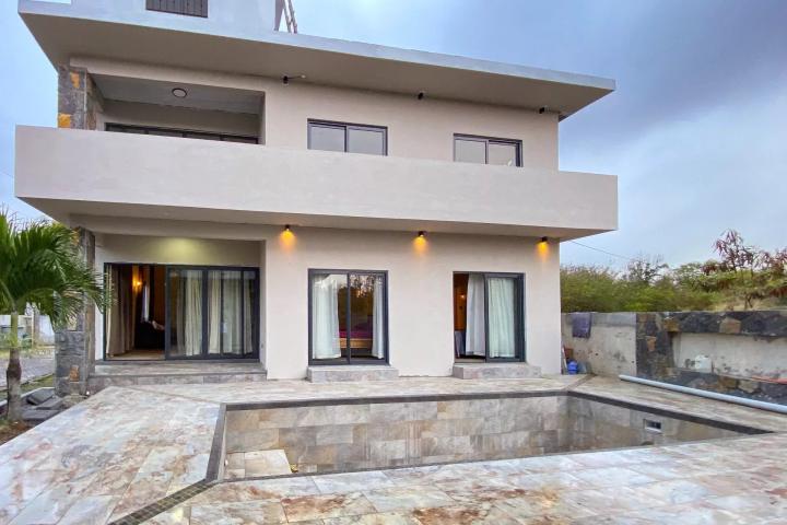 Trou aux Biches - new ground-floor 2-bedroom apartment with pool