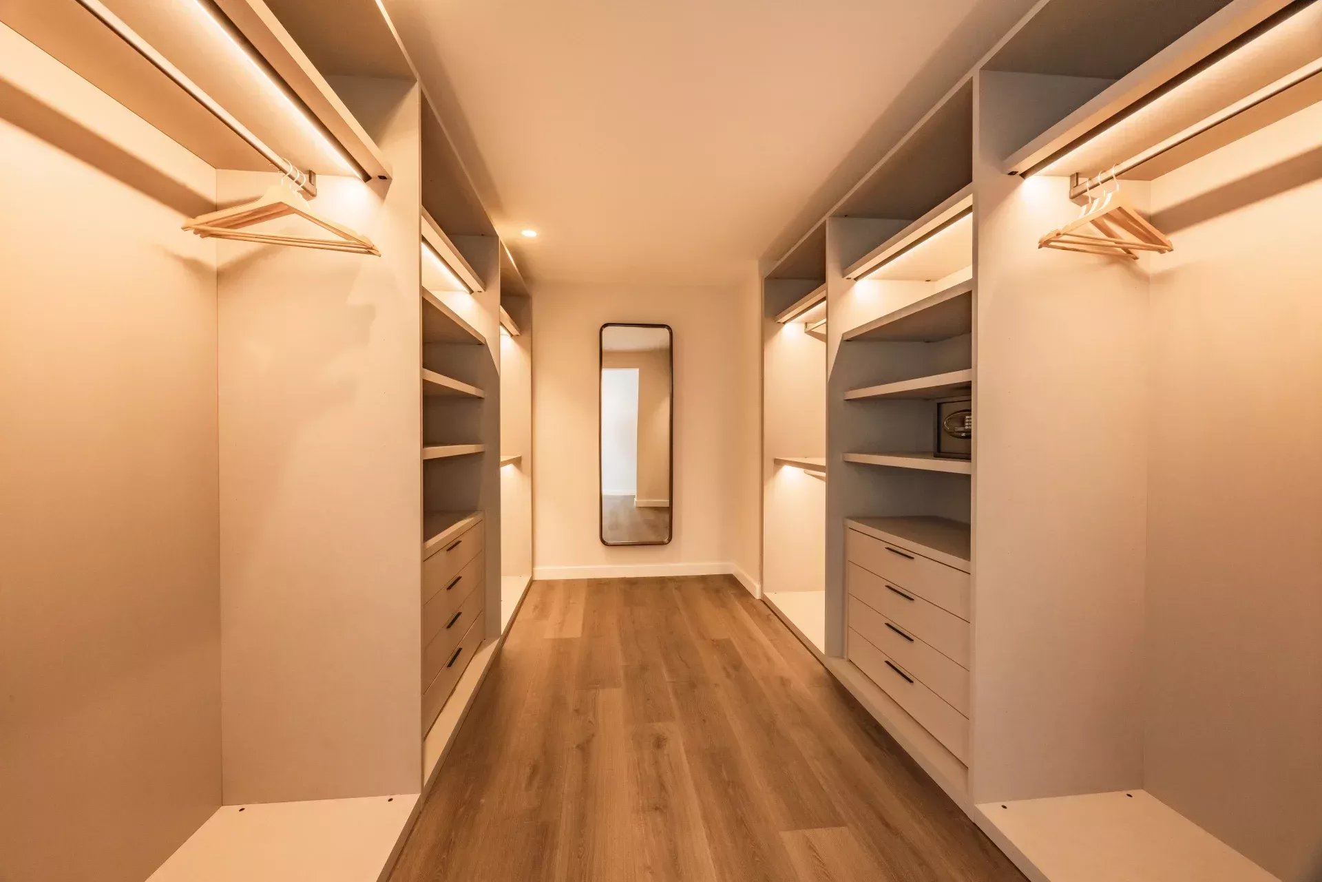 Penthouse à vendre à Rivière Noire avec 4 chambres et piscine privée de 500m²