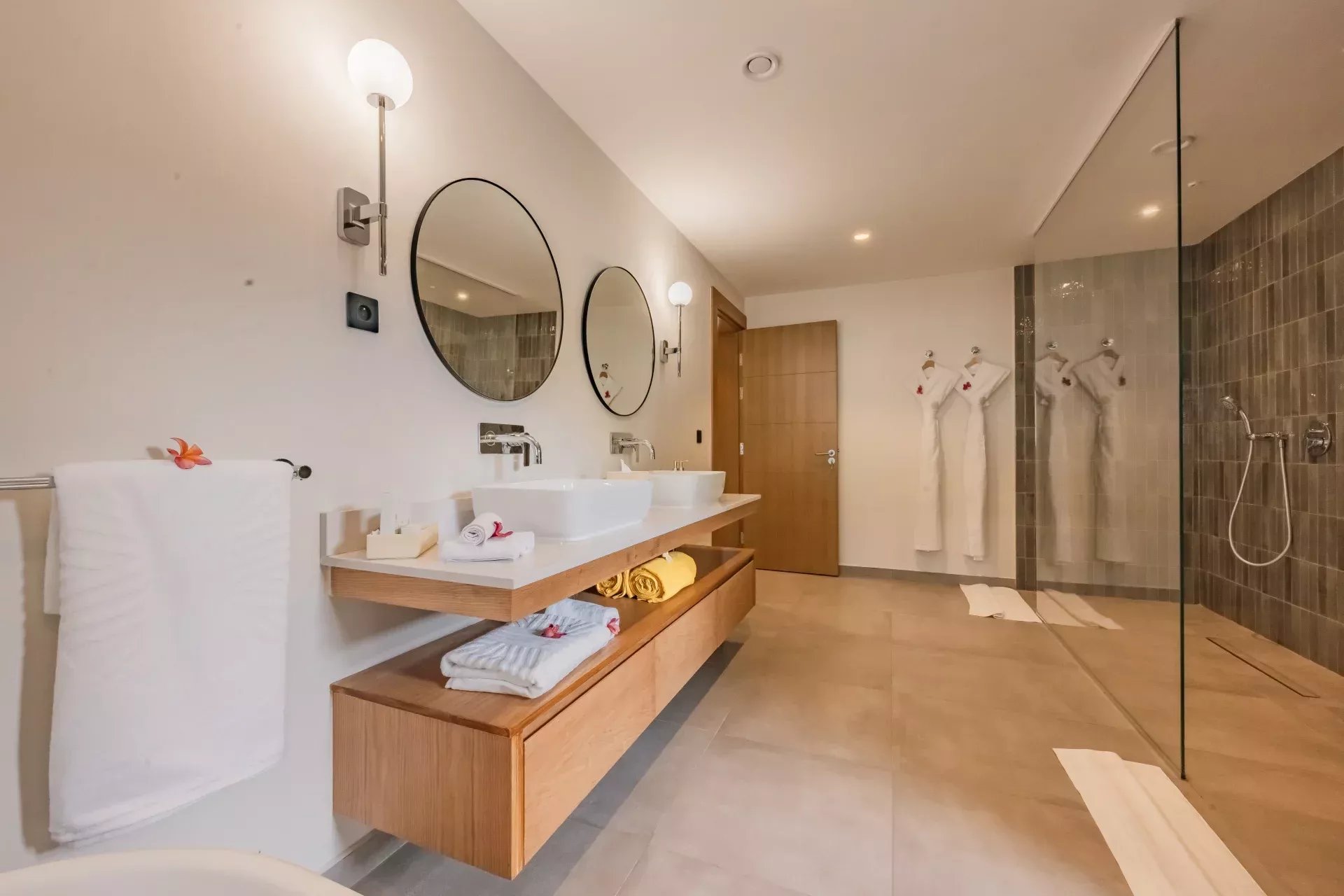 Penthouse à vendre à Rivière Noire avec 4 chambres et piscine privée de 500m²
