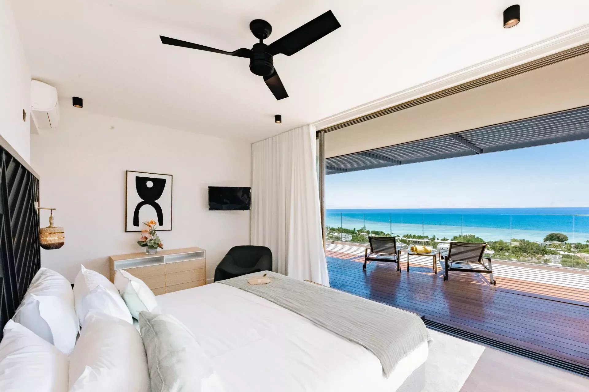 Penthouse à vendre à Rivière Noire avec 4 chambres et piscine privée de 500m²