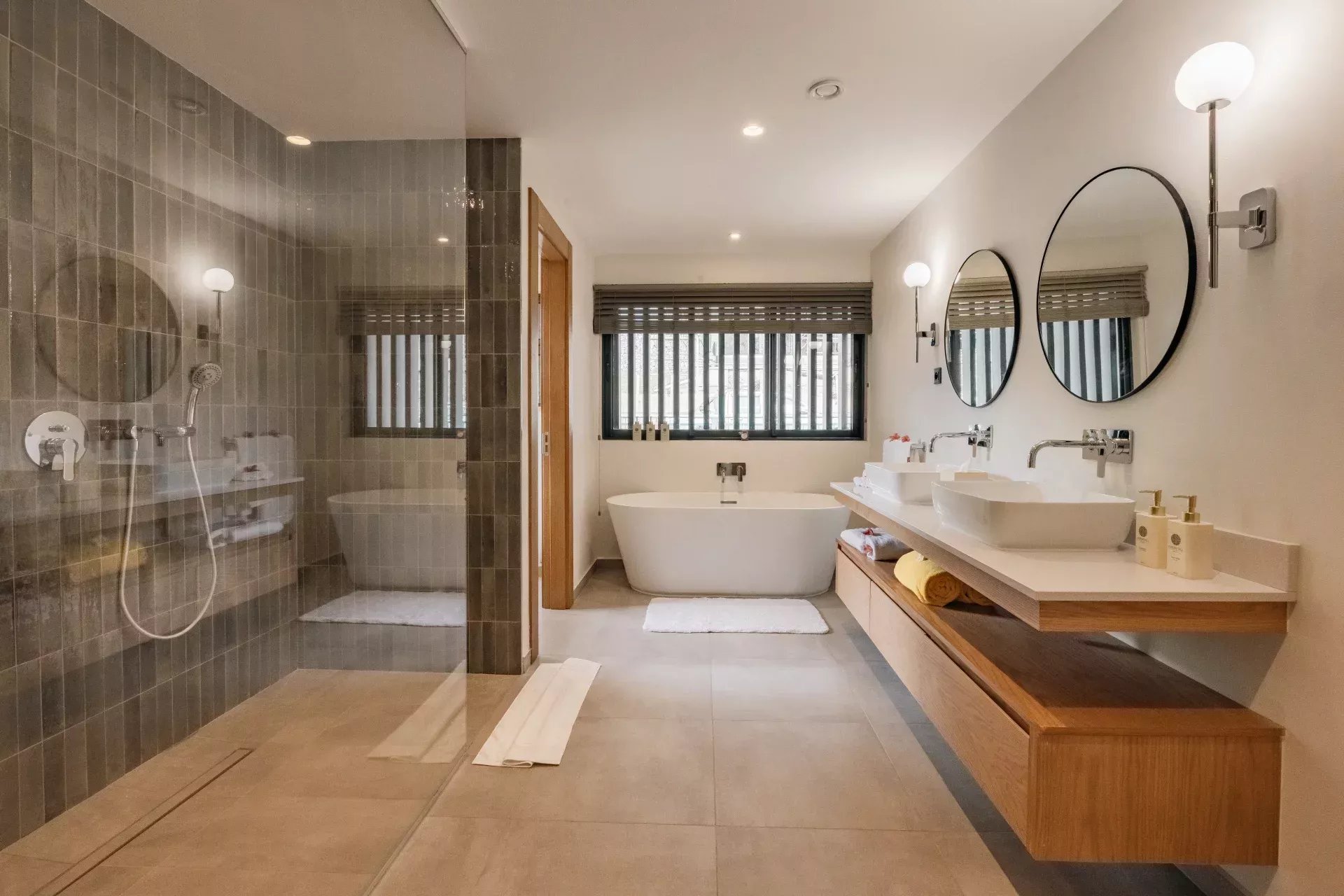 Penthouse à vendre à Rivière Noire avec 4 chambres et piscine privée de 500m²