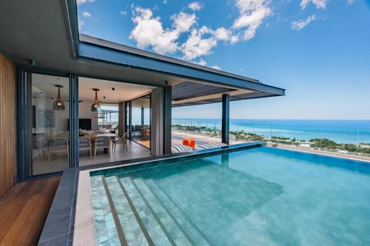 Penthouse à vendre à Rivière Noire avec 4 chambres et piscine privée de 500m²