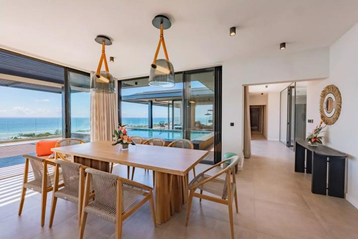 Penthouse à vendre à Rivière Noire avec 4 chambres et piscine privée de 500m²